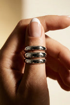 Bague ouverte triple dôme argentée – Acier inoxydable | Bague femme moderne