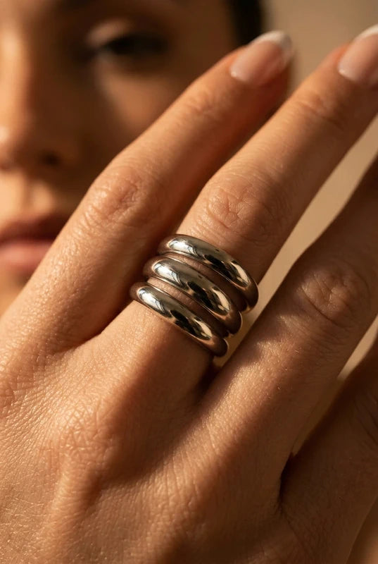 Bague ouverte triple dôme argentée – Acier inoxydable | Bague femme moderne