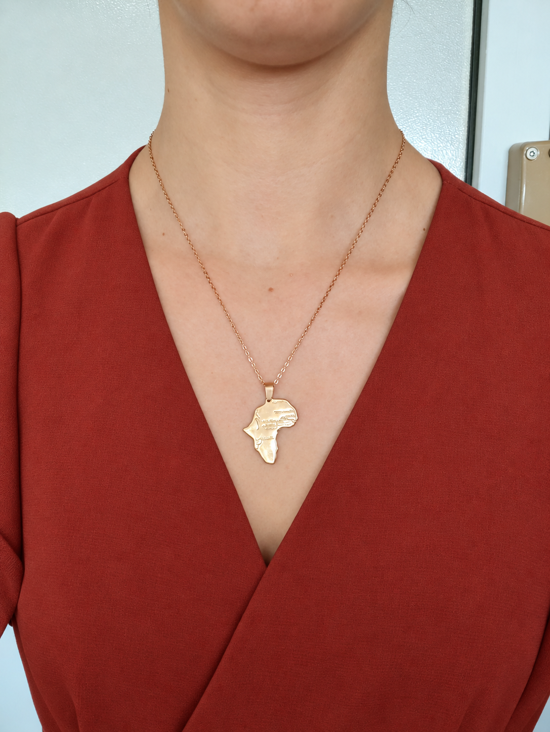 Chaîne et Pendentif au choix Carte de l’Afrique Doré en acier inoxydable plaqué or 18k - Bijou mixte homme ou femme 🌍✨