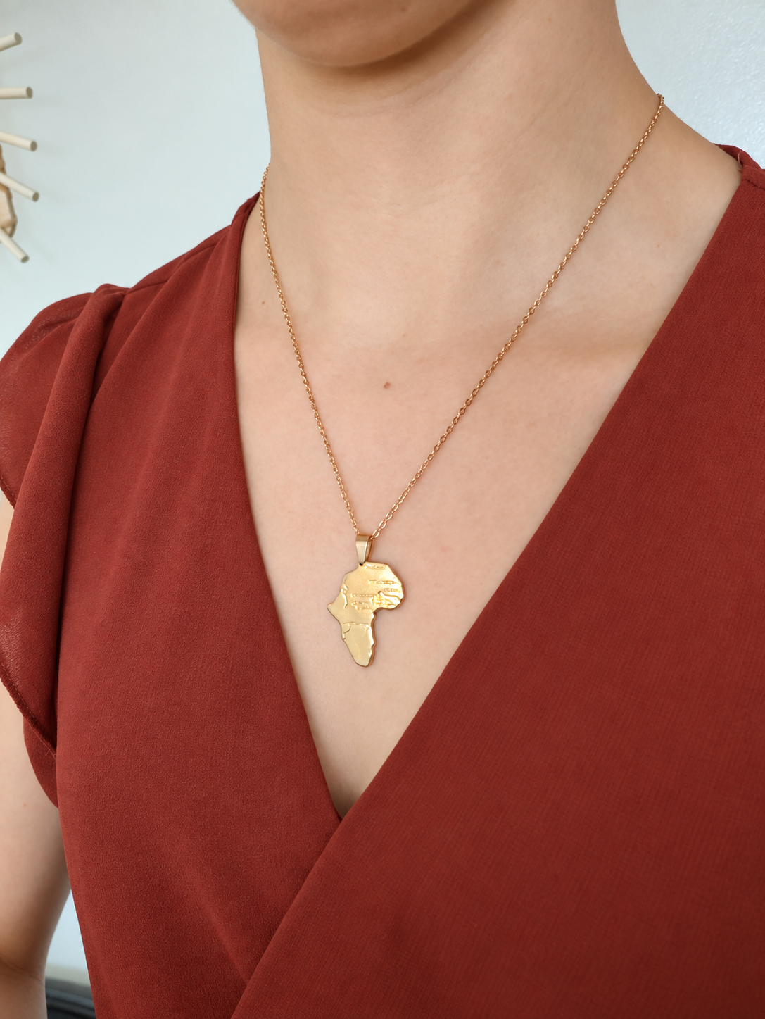 Chaîne et Pendentif au choix Carte de l’Afrique Doré en acier inoxydable plaqué or 18k - Bijou mixte homme ou femme 🌍✨