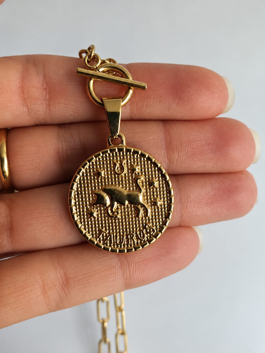 Taureau - Collier astrologique zodiaque doré – Pendentif Taurus en acier inoxydable - Gravure à la demande