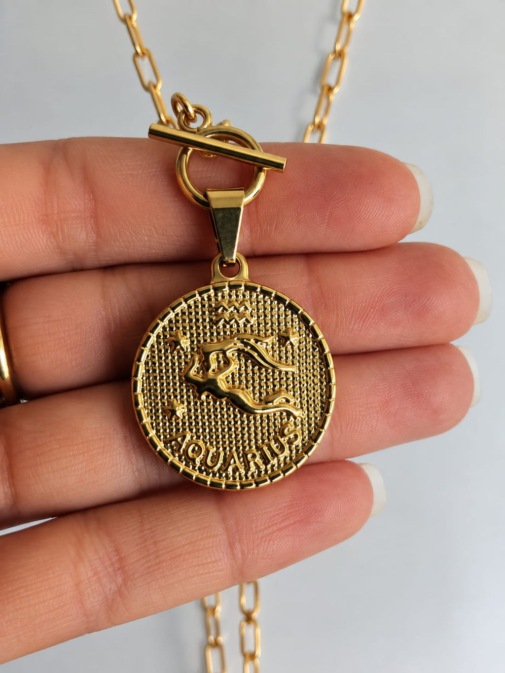 Verseau - Collier astrologique zodiaque doré – Pendentif Aquarius en acier inoxydable - Gravure à la demande
