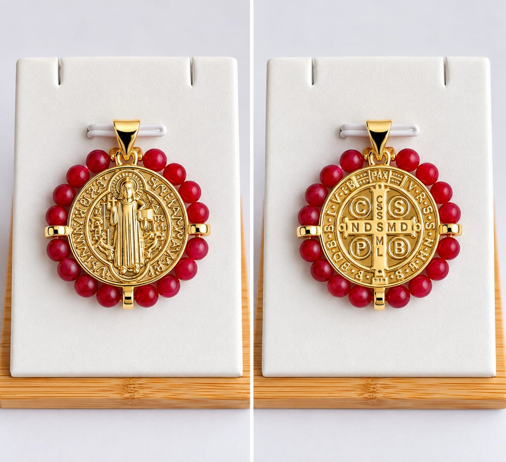 Collier et Pendentif Sainte Lucie – Médaille Saint Benoît Perles Rouges, Acier Inoxydable Plaqué Or 45+5 cm