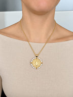 Collier et Pendentif Pureté Divine – Médaille Saint Benoît Perles, Acier Inoxydable Plaqué Or 45+5 cm
