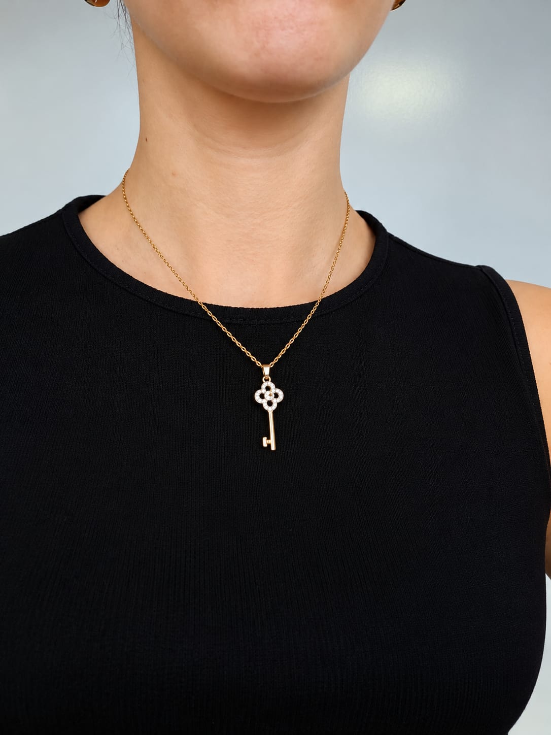 Collier et Pendentif Clé d’Élégance – Clé Trèfle Zircon, Acier Inoxydable Doré 45+5 cm