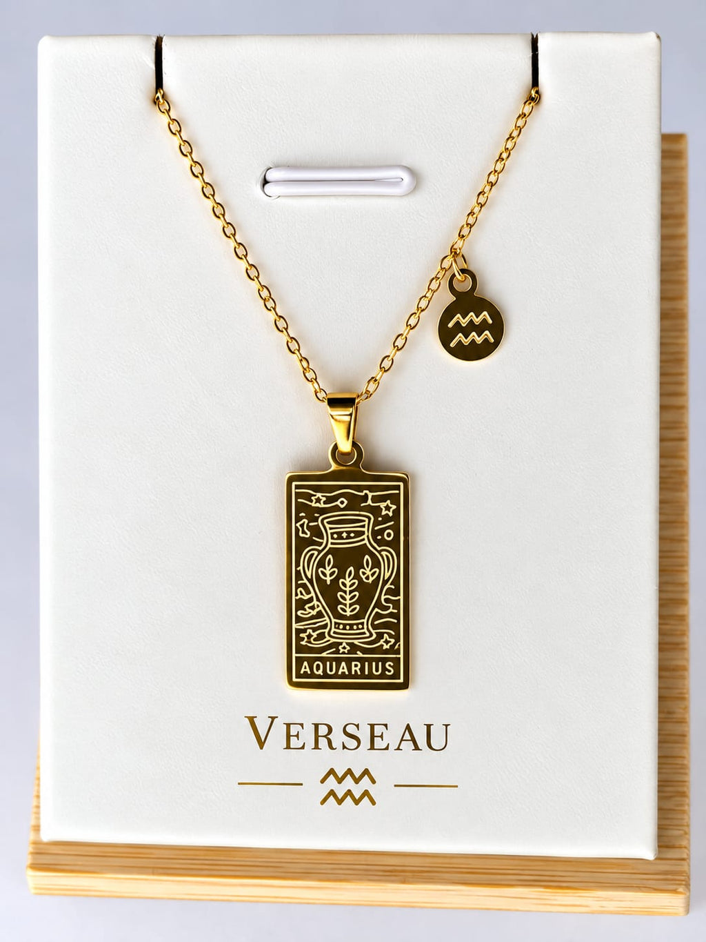 Collier Signe Verseau Acier Inoxydable Plaqué Or – Médaille + Charm, Gravure Recto et Constellation Verso – Unisexe