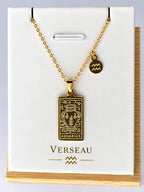 Collier Signe Verseau Acier Inoxydable Plaqué Or – Médaille + Charm, Gravure Recto et Constellation Verso – Unisexe