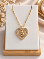 Collier Cœur Lumineux Femme Plaqué Or – Pendentif Sacré Cœur Rayonnant avec Cristaux – Bijou Symbole d’Amour Éternel – Cadeau Saint-Valentin, Anniversaire, Fête des Mères