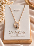 Collier Anneaux Entrelacés – Chiffres Romains & Zircon | Acier Titane Doré