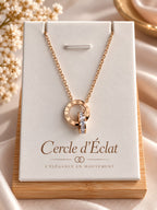 Collier Anneaux Entrelacés – Chiffres Romains & Zircon | Acier Titane Doré