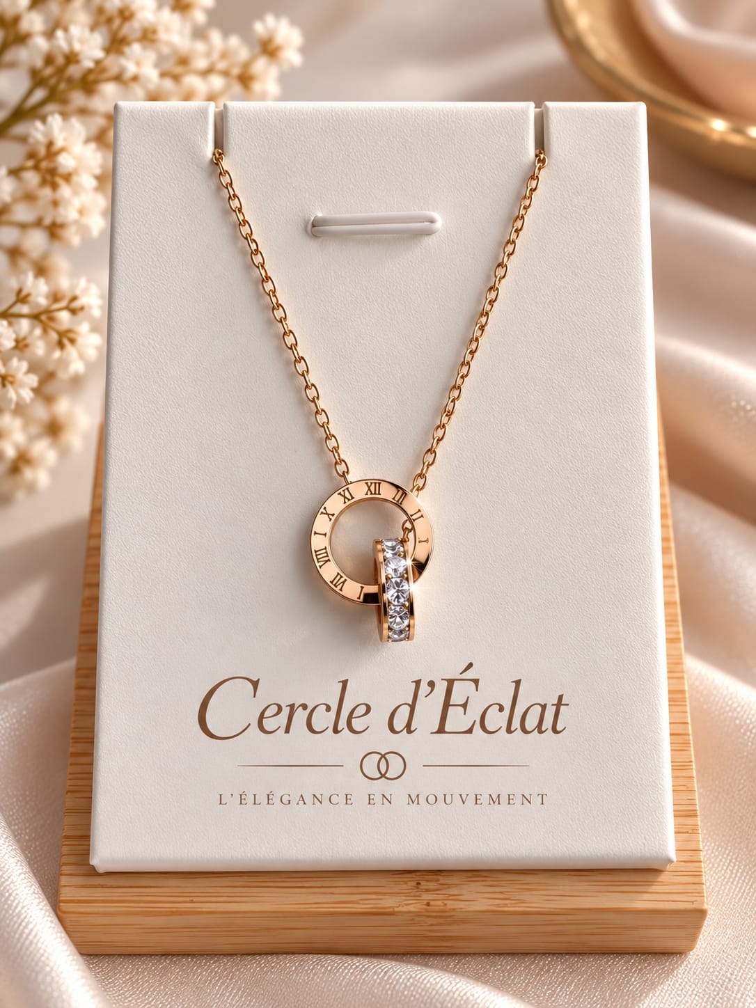 Collier Anneaux Entrelacés – Chiffres Romains & Zircon | Acier Titane Doré