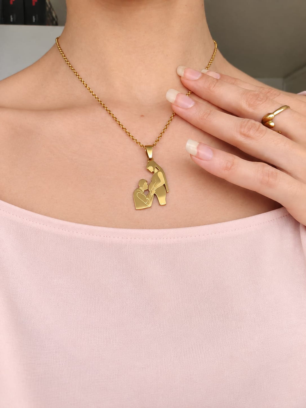 Collier Future Maman "Douce attente" – Pendentif Famille en Acier Inoxydable Doré - Gravure à la demande