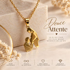 Collier Future Maman "Douce attente" – Pendentif Famille en Acier Inoxydable Doré - Gravure à la demande