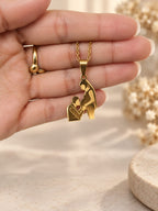 Collier Future Maman "Douce attente" – Pendentif Famille en Acier Inoxydable Doré - Gravure à la demande