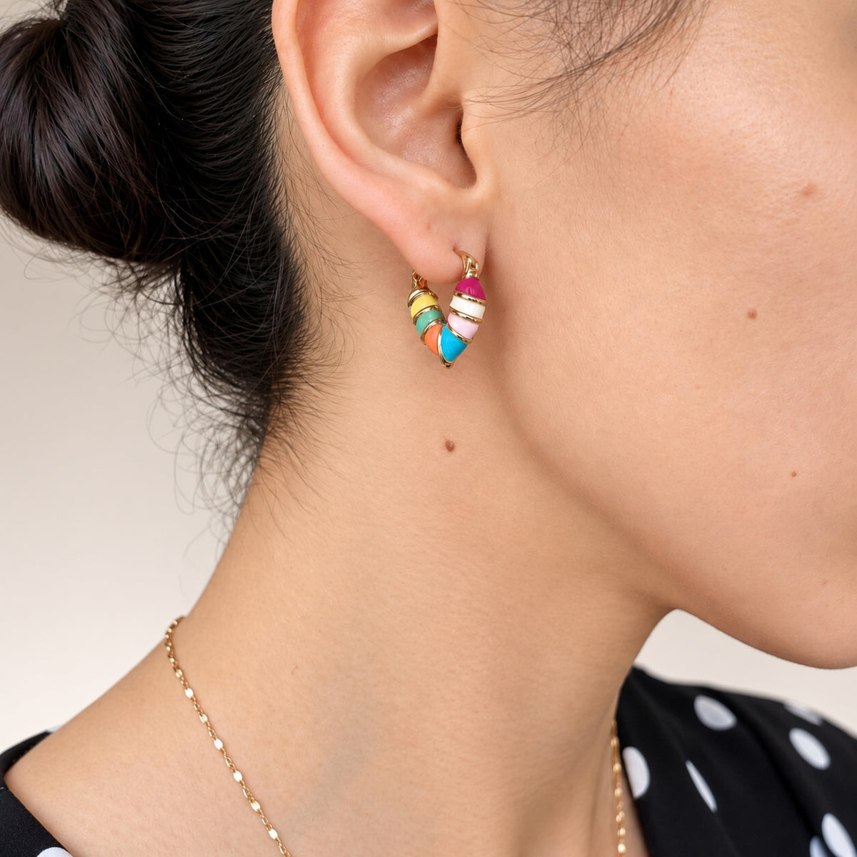 Créoles Colorées Émaillées Harmonie Bohème – Boucles d’Oreilles Multicolores Or