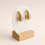 Puces Gouttes Dorées Or Texturé – Boucles d’Oreilles Goutte Martelée