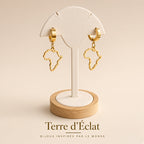 Créoles Pendantes Carte Afrique Or Terre d’Éclat – Boucles d’Oreilles Dorées