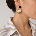 Boucles d’Oreilles Cœur Sauvage Acier Doré – Pendants Cœur Martelé Noir & Or