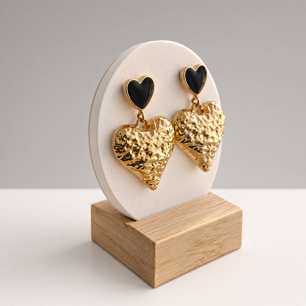 Boucles d’Oreilles Cœur Sauvage Acier Doré – Pendants Cœur Martelé Noir & Or