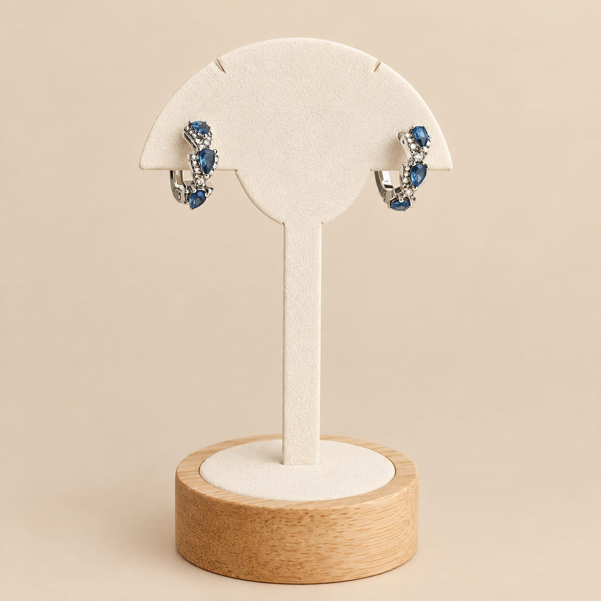 Créoles Argentées Zodiaque Précieux – Boucles d’Oreilles Saphir & Strass