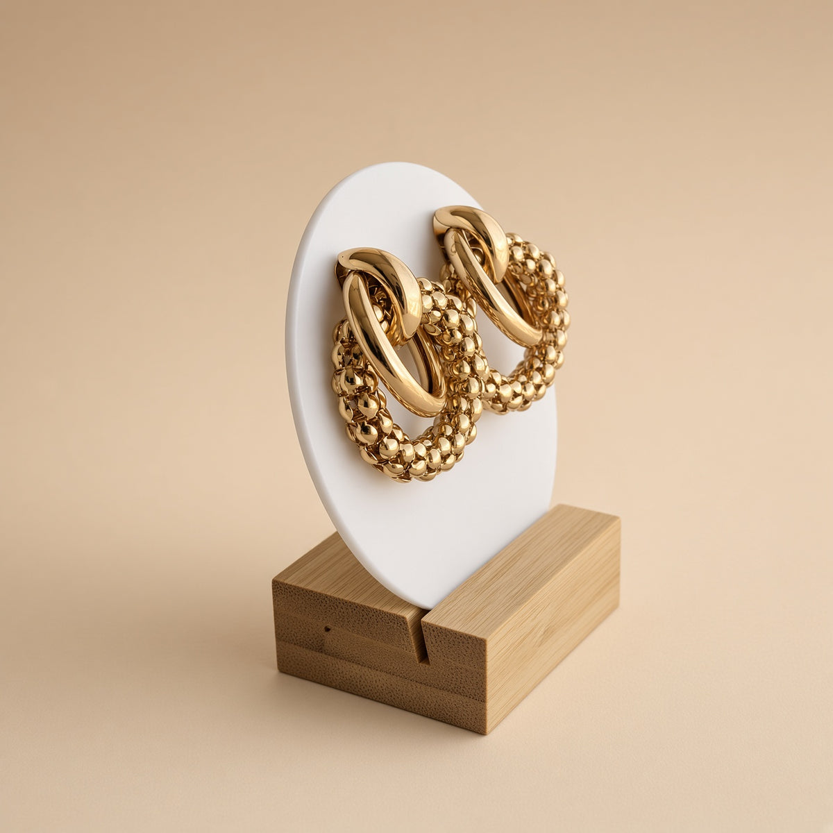 Boucles d’Oreilles Anneaux Tressés Or – Créoles Statement Perles Dorées
