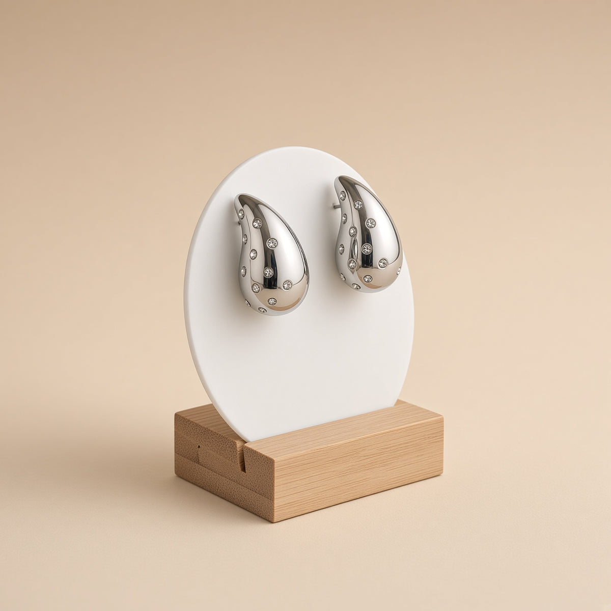 Puces Goutte Argentées Éclat d’Argent – Boucles d’Oreilles femme Strass Polies