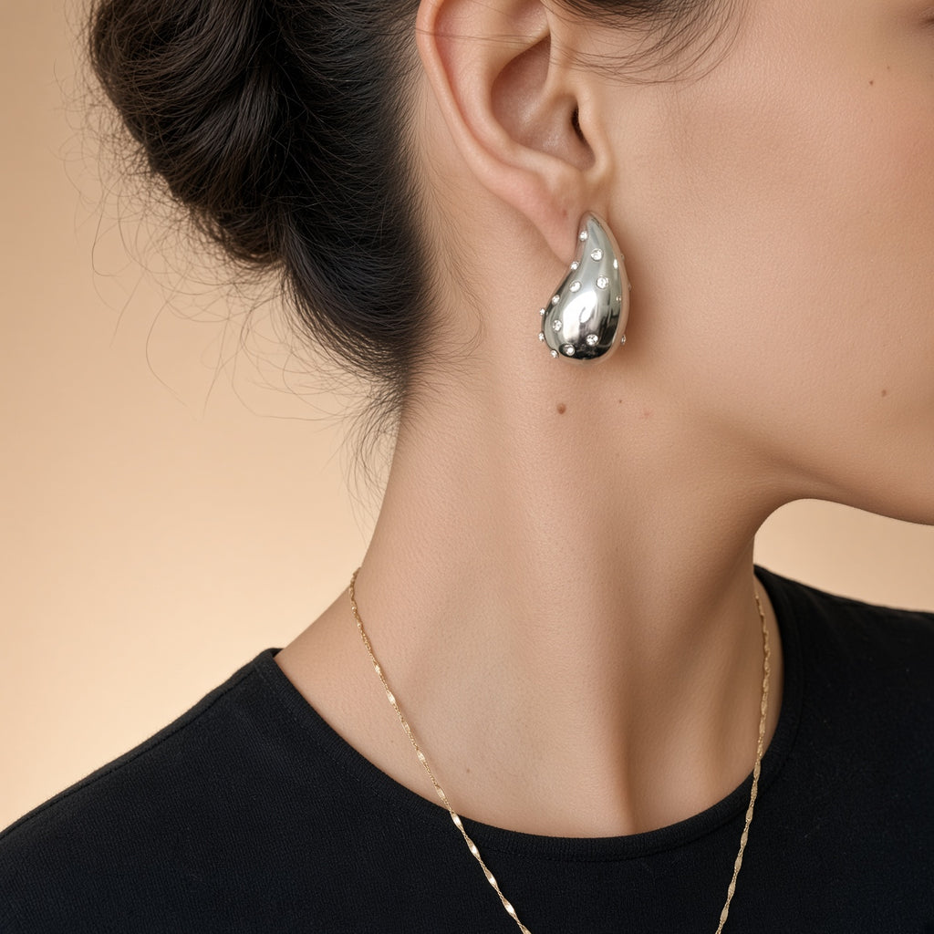 Puces Goutte Argentées Éclat d’Argent – Boucles d’Oreilles femme Strass Polies