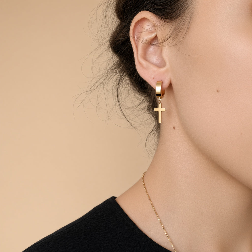 Boucles d'oreilles créoles croix pendante – Acier inoxydable plaqué or | Bijoux femme élégants et résistants