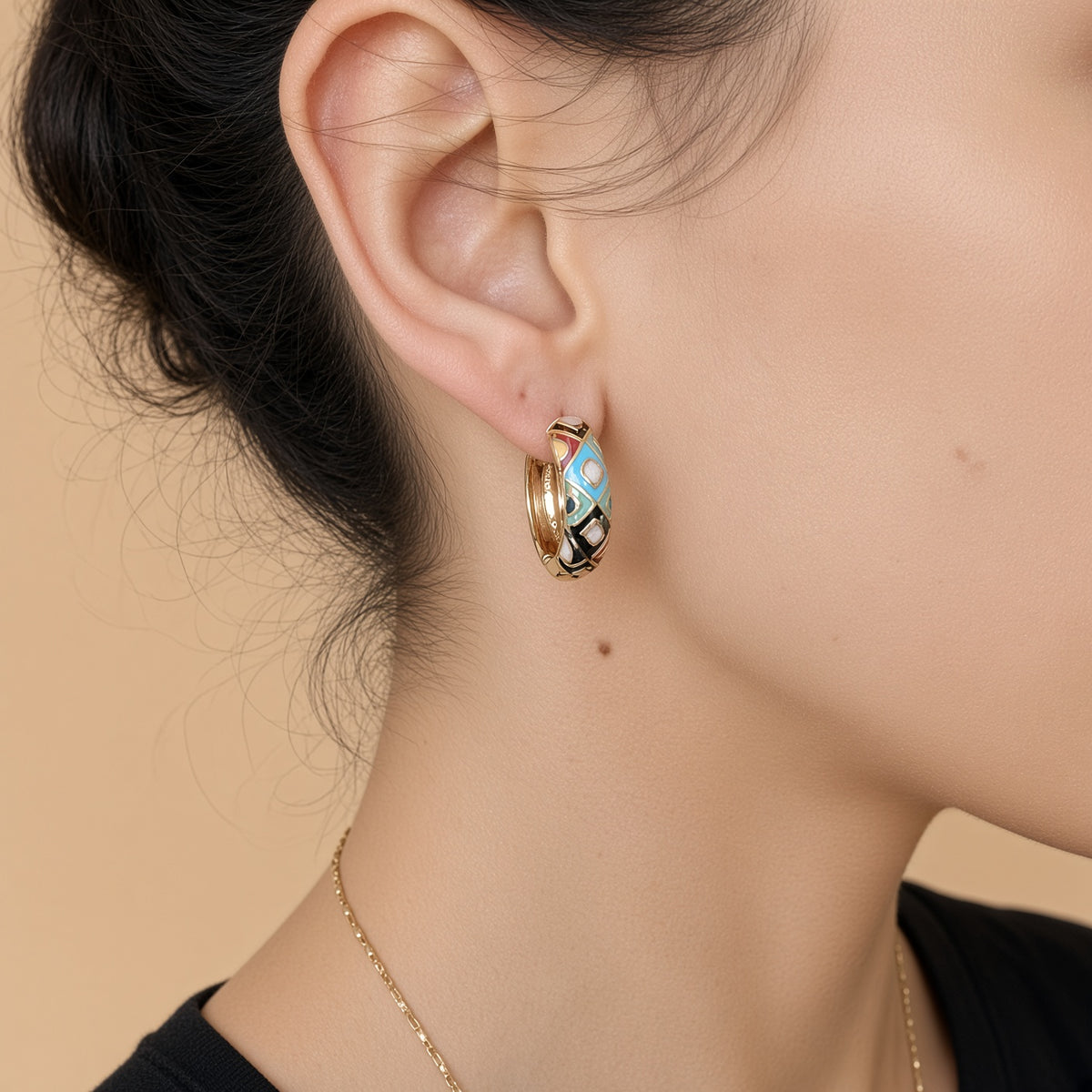 Boucles d'oreilles créoles émaillées colorées – Acier inoxydable plaqué or | Bijoux femme motif géométrique