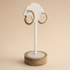 Boucles d'oreilles créoles perles bordées – Alliage doré et perles synthétiques | Bijoux femme élégants