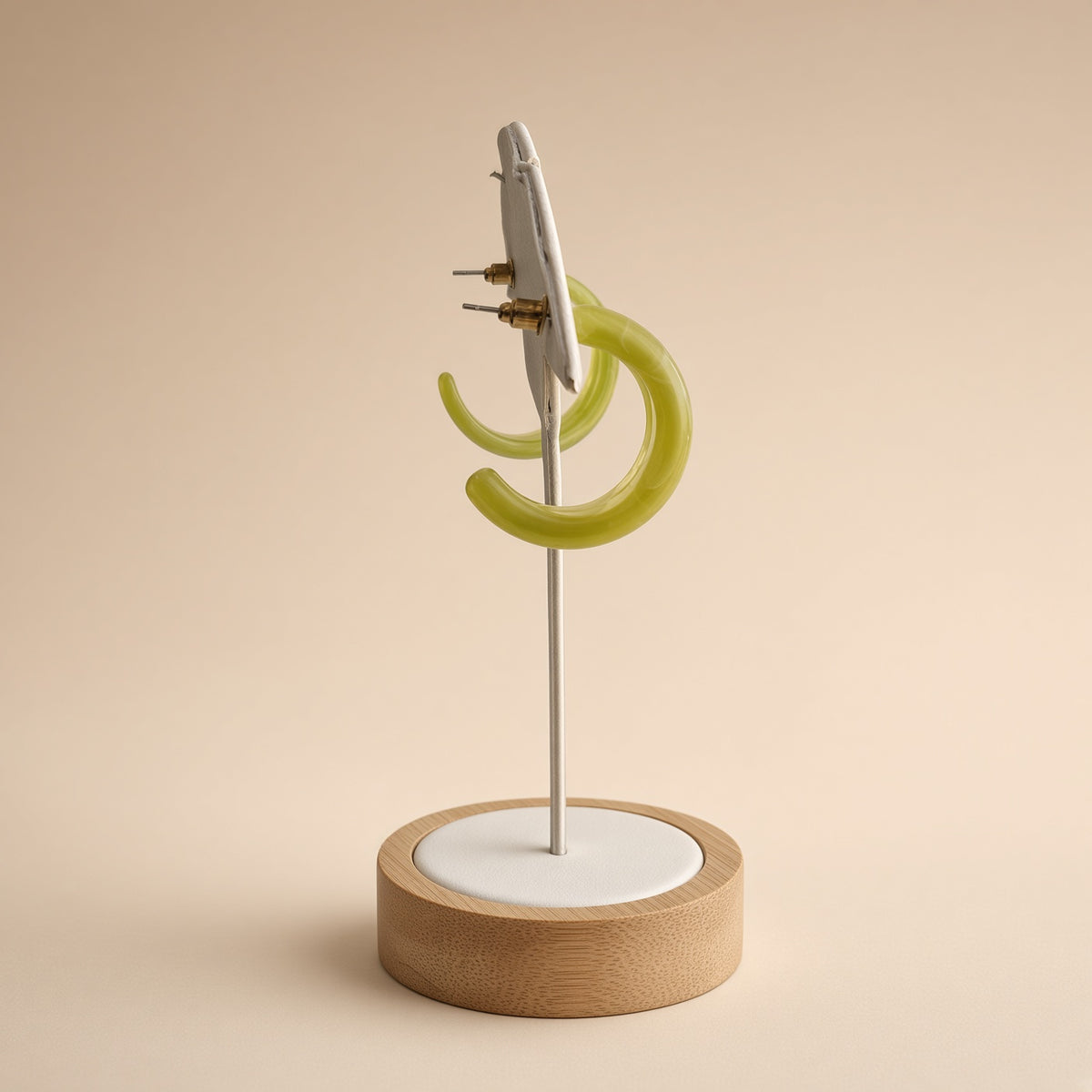 Boucles d'oreilles créoles résine verte olive – Acrylique | Bijoux femme modernes et légers