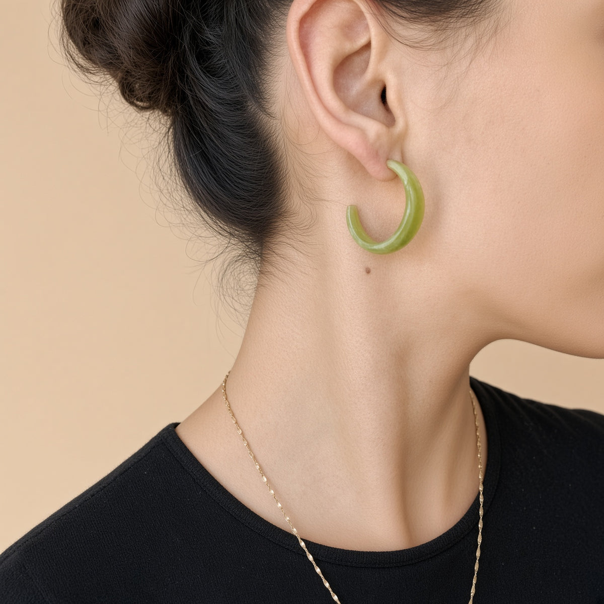 Boucles d'oreilles créoles résine verte olive – Acrylique | Bijoux femme modernes et légers