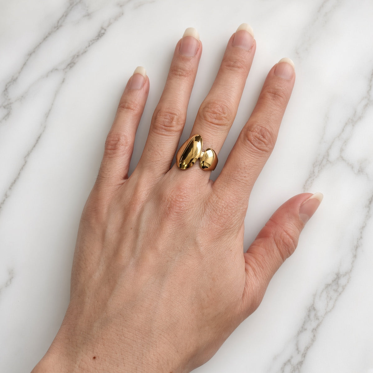 Bague ouverte double galet dorée – Acier inoxydable plaqué or | Bague femme sculpturale