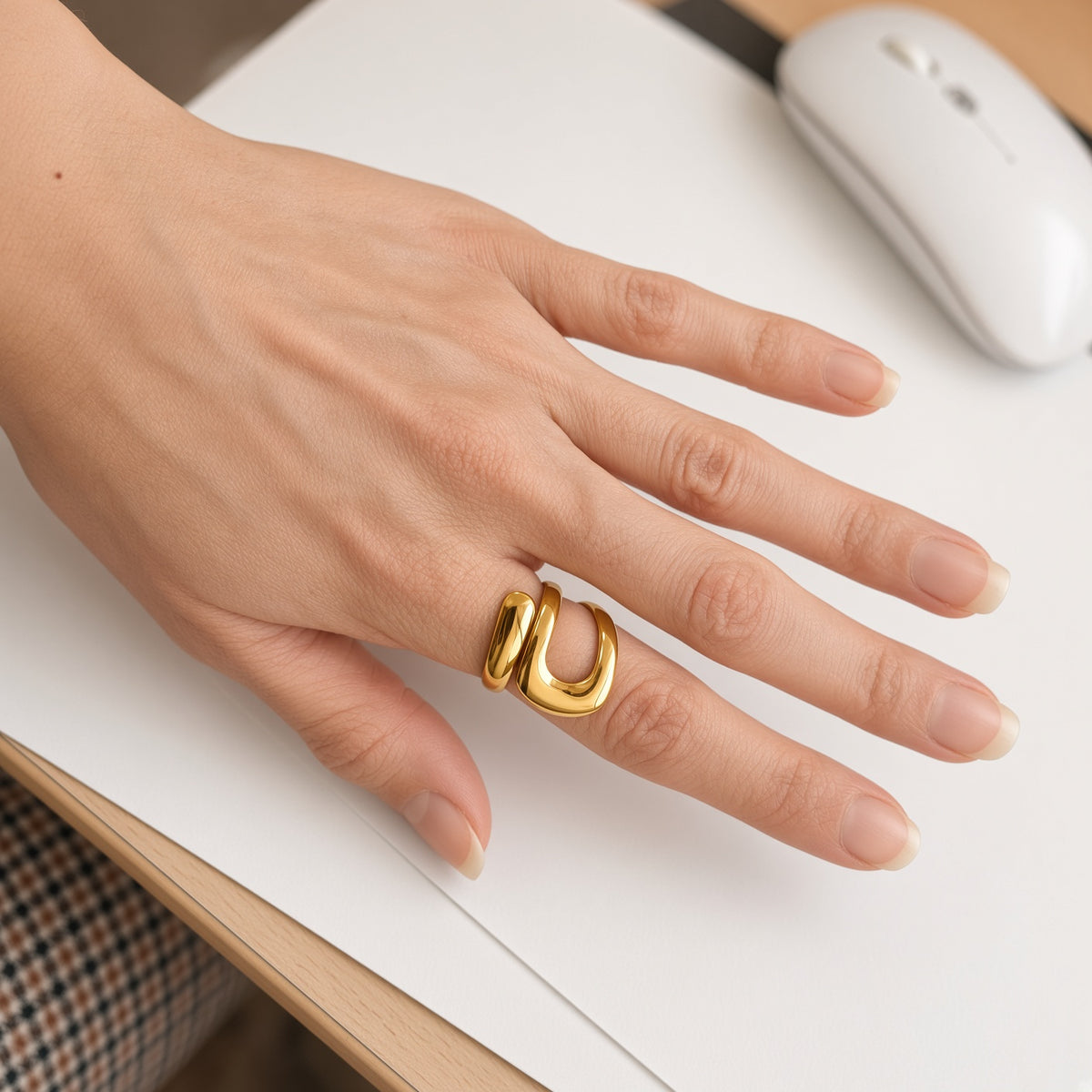 Bague ouverte boucle dorée – Acier inoxydable plaqué or | Bague femme sculpturale