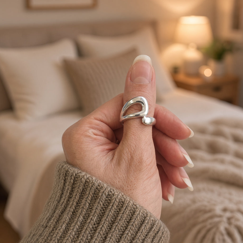 Bague ouverte sculpturale argentée – Acier inoxydable | Bague femme moderne
