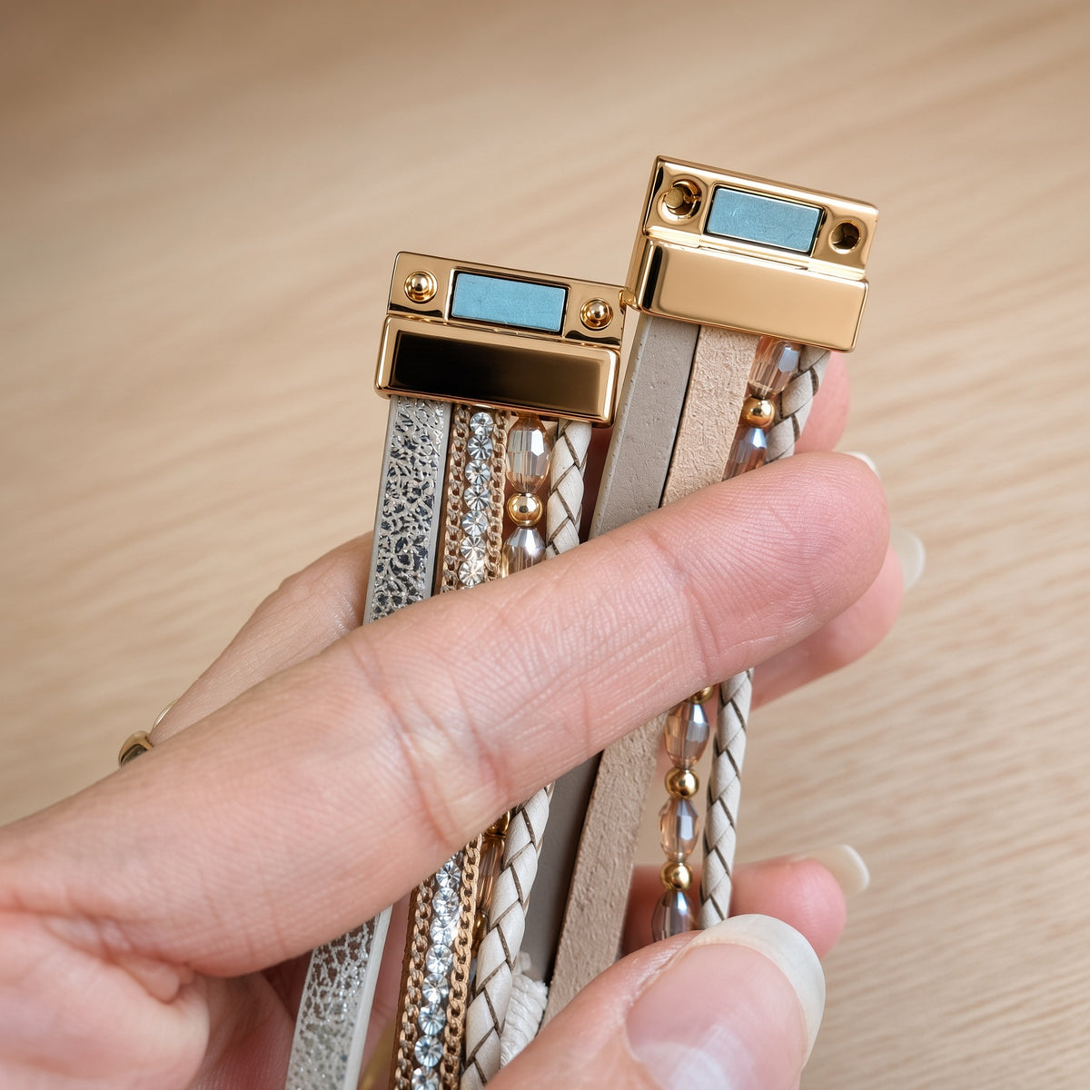 Bracelet multi-rangs beige et or rose – Pierre, strass et fermoir aimanté | Bracelet femme