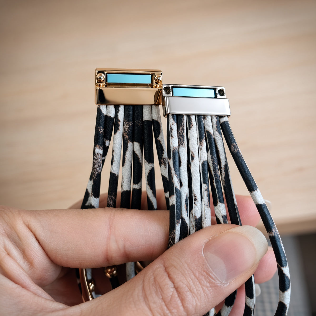 Bracelet multi-rangs imprimé Leopard– Cuir et fermoir aimanté doré | Bracelet femme
