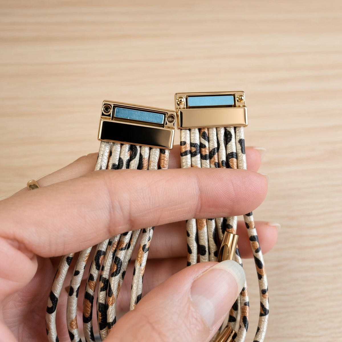 Bracelet multi-rangs léopard – Cuir et fermoir aimanté doré | Bracelet femme