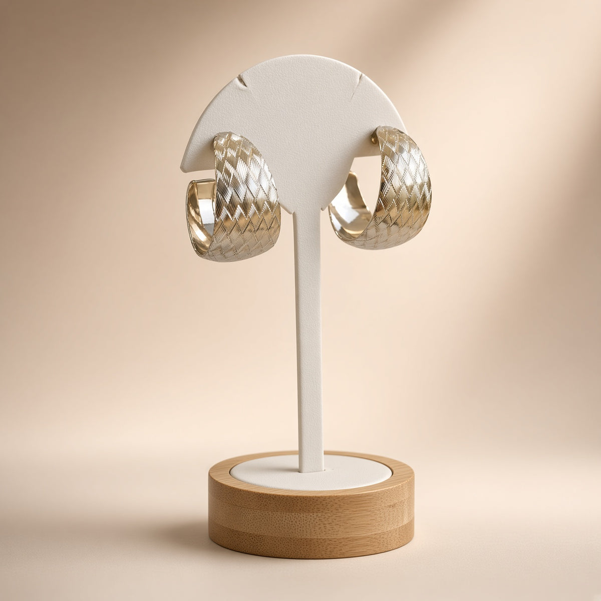 Boucles d'oreilles créoles larges texturées – Acier inoxydable argenté | Bijoux femme modernes