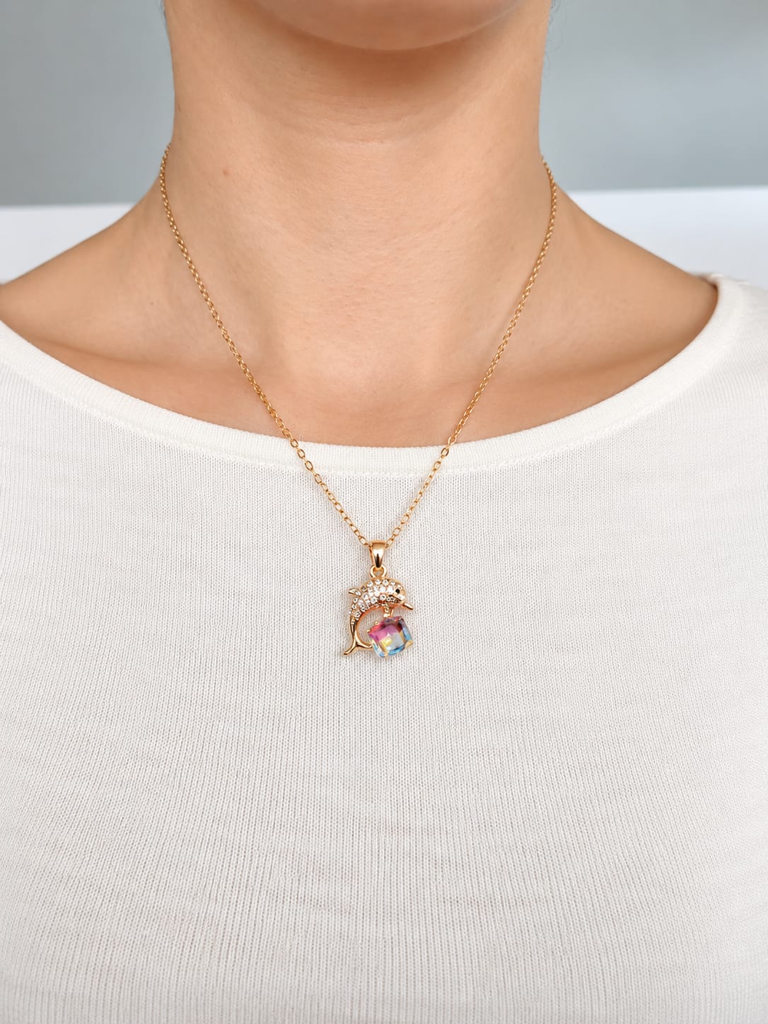 Collier et Pendentif Dauphin Doré & Cristal Multicolore – Élégance Océanique - Acier inoxydable