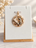 Collier Guépard Doré – Pendentif Cercle Zircon – Acier et Laiton Plaqué Or 18K - Bijoux unisexe femme/homme