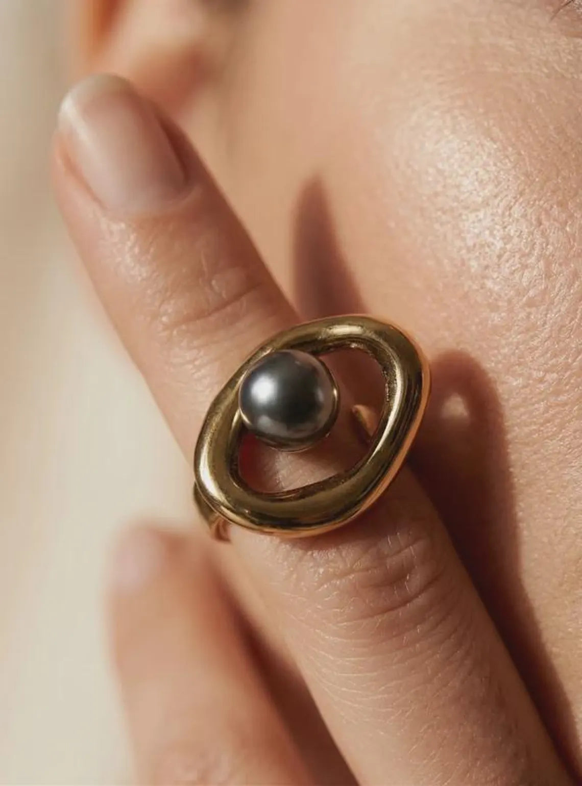 Bague ouverte ajustable perle intense – Ovale asymétrique sculptural - Acier inoxydable plaqué Or 18K