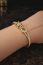 Bracelet Femme Doré en Acier Inoxydable – Jonc Élégant Motif Félin & Strass