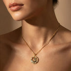 Collier Guépard Doré – Pendentif Cercle Zircon – Acier et Laiton Plaqué Or 18K - Bijoux unisexe femme/homme