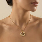 Collier Guépard Doré – Pendentif Cercle Zircon – Acier et Laiton Plaqué Or 18K - Bijoux unisexe femme/homme