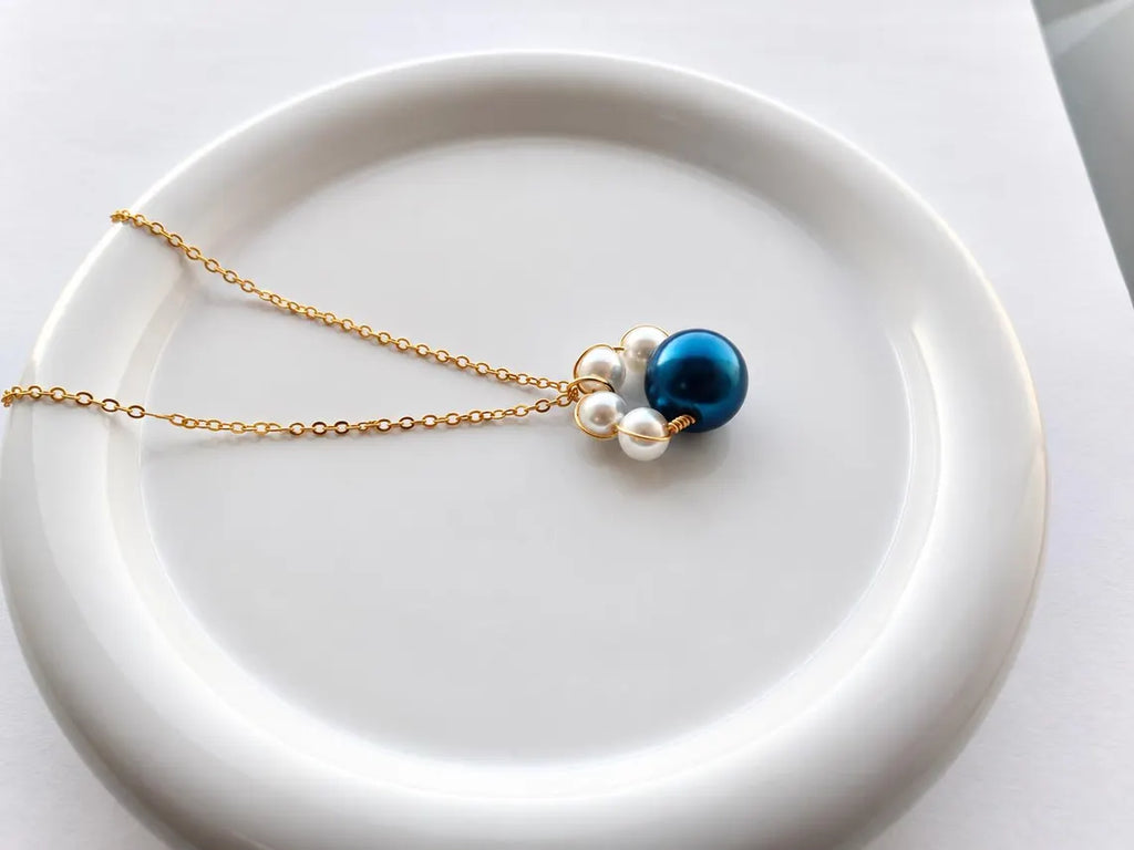 Collier Perles Bleues et Blanches Doré – Collier Bleu Chic Royal – Cadeau Femme Anniversaire fête Noël - Collier chaine et pendentif femme