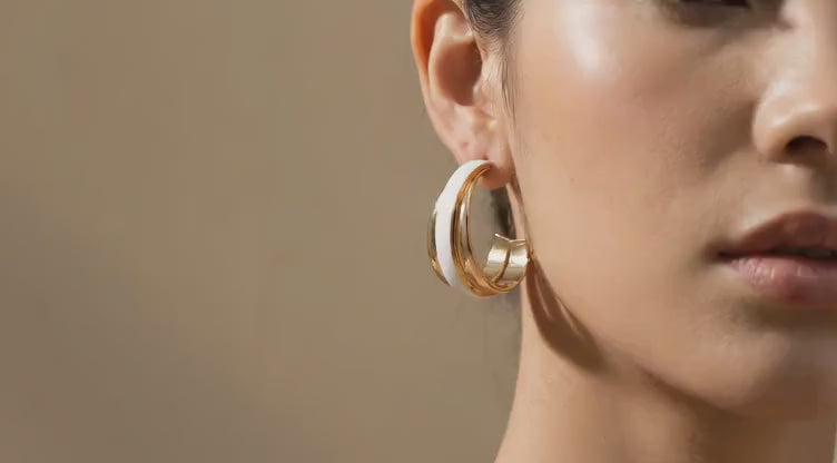 Boucles d'oreilles femme créoles blanche nacre et plaqué or