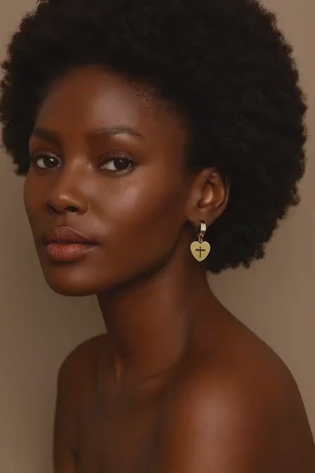 Boucles d’Oreilles Cœur Croix Dorées – Créoles Femme en Acier Inoxydable – Plaqué Or Fin 18 Carats